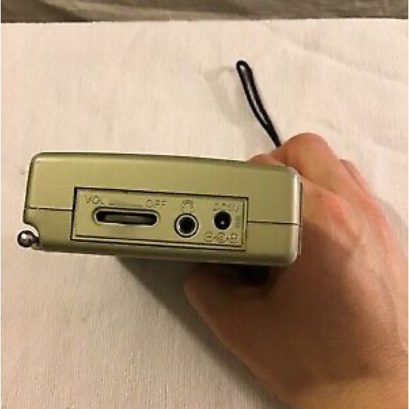 Bell and Howell a.m. FM nine band radio vintage works great - Picture 4 of 5